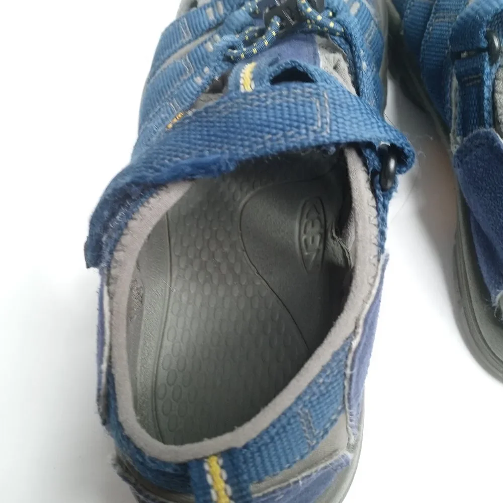 Keen sandals boy size 4